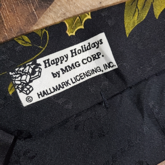 Hallmark holiday poinsettia and holly tie - Picture 4 of 7